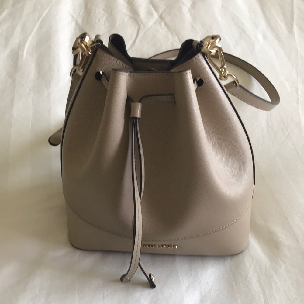 Michael Kors crossbody bucket bag.